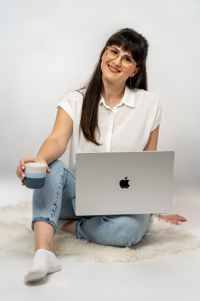 Ionela - Strategie SEO, Research & Props, Producție Video & Foto - XPeak